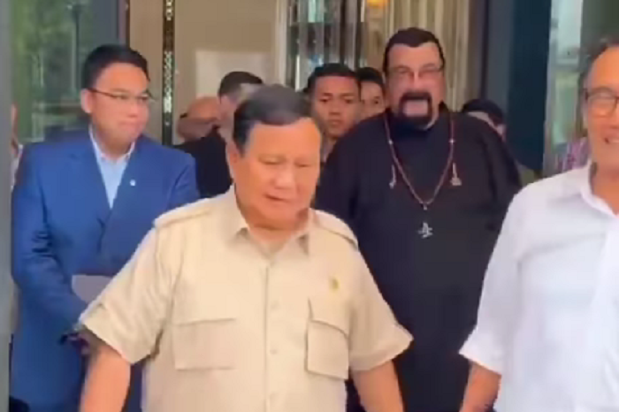 Presiden RI Prabowo Subianto bertemu dengan aktor laga senior asal Amerika Serikat Steven Seagel. (Instagram.com @2.prabowo)


