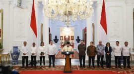 Presiden Prabowo Subianto menggelar rapat terbatas sekaligus makan siang bersama sejumlah jajaran Menteri Kabinet Merah Putih. (Facebook.com @Prabowo Subianto )

