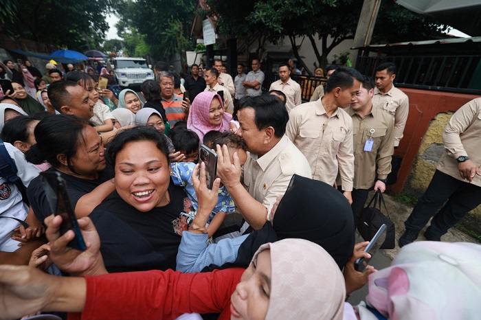 Presiden RI Prabowo Subianto mengecek langsung pelaksanaan program Makan Bergizi Gratis di SDN 1 dan SDN 2 Kedung Jaya 2, Bogor. (Dok. Tim Media Prabowo)